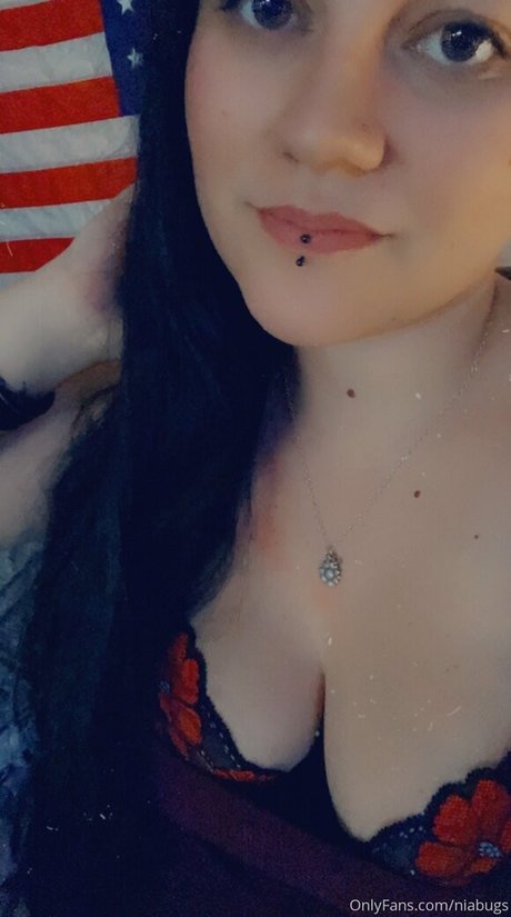 niabugs art model photo