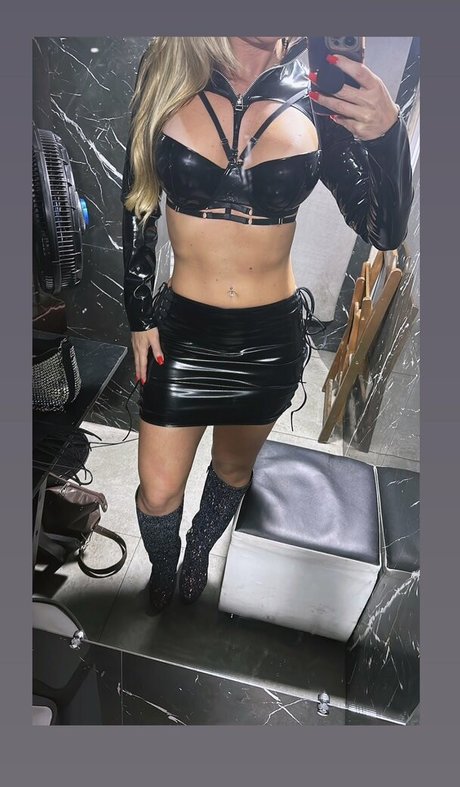 Vivi Temptation art actress gallery