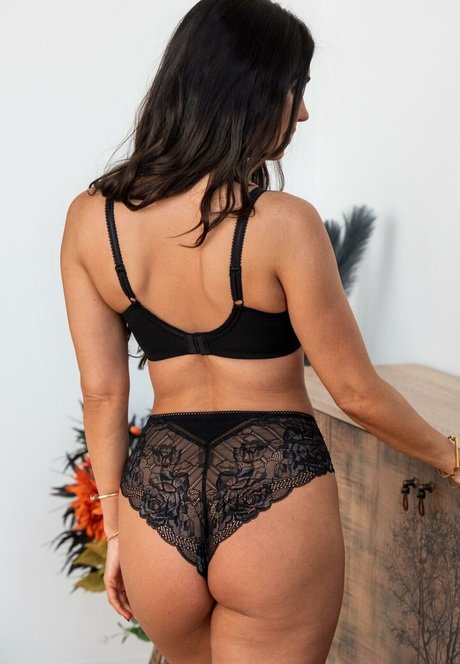 India Reynolds pretty actress pictures