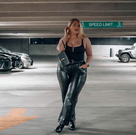 Sophie Turner pornstar erotic gallery