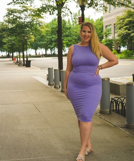 blonde babe onlyfans pornographic image