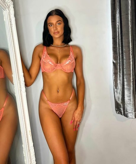 Louiseereid star hot pic