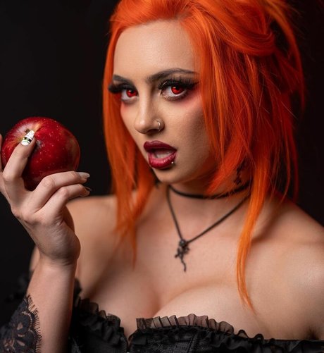 GiGi Dolan nice star pics