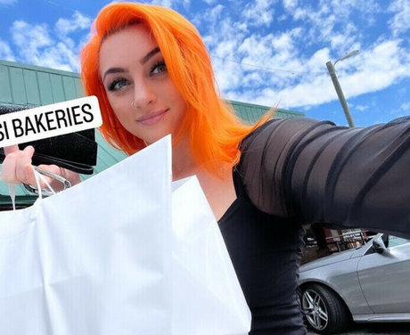 GiGi Dolan erotic star images