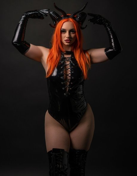 GiGi Dolan star pretty photo