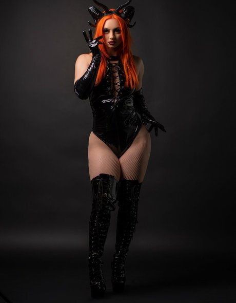 GiGi Dolan sex model photos