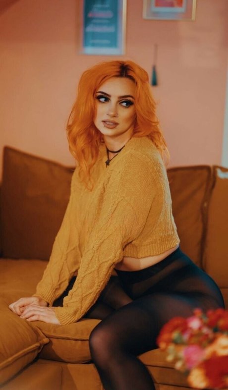 GiGi Dolan model nude photo