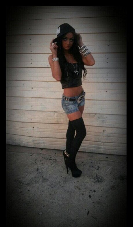 GiGi Dolan sexy star picture