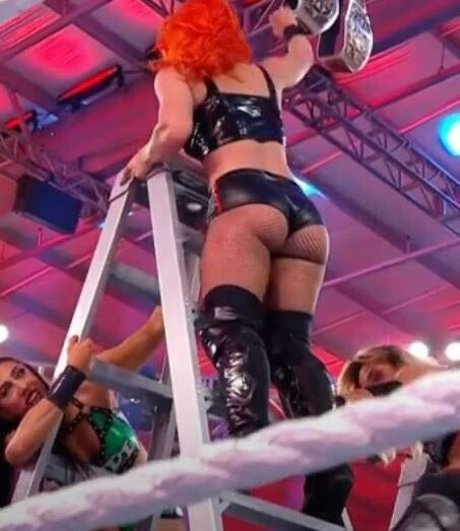 GiGi Dolan star nude photo