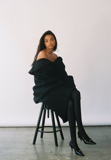 Ella Balinska model hot img