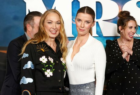 Betty Gilpin hot star gallery