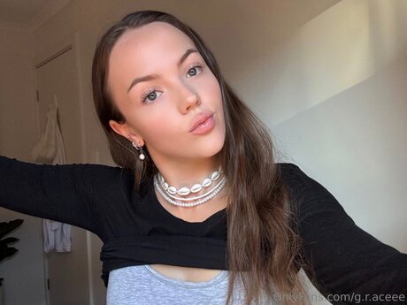 G R Aceee nice actress images