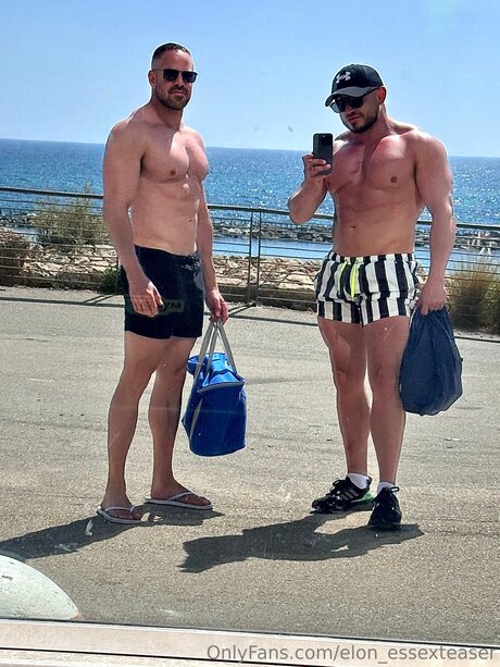 Elon Essexteaser naked star picture