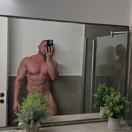 Elon Essexteaser model perfect img