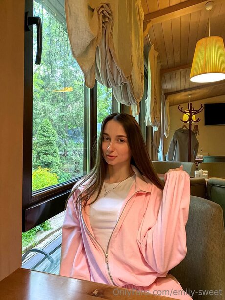 Emily Sweet hot actress img