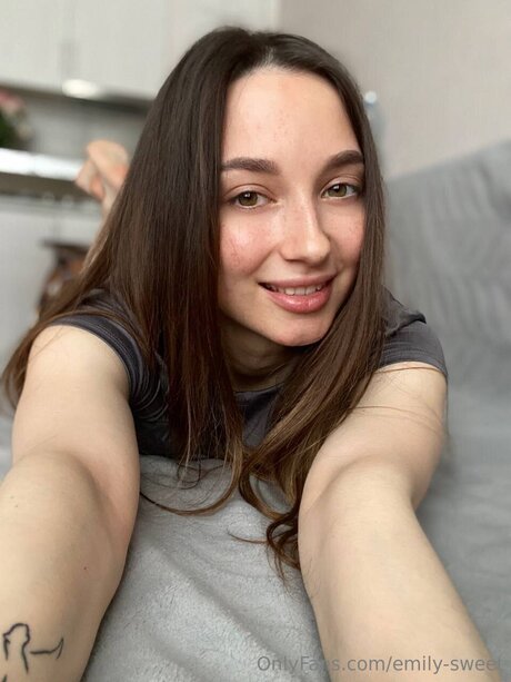 Emily Sweet star naked photos