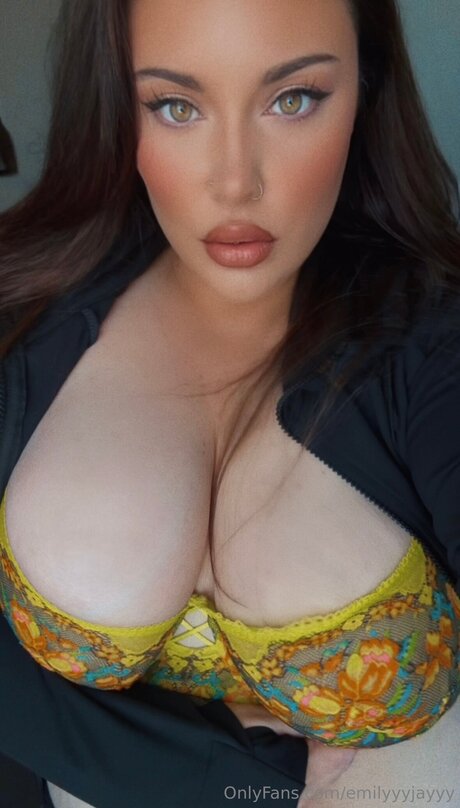 Emilyyyjayyy star best pictures