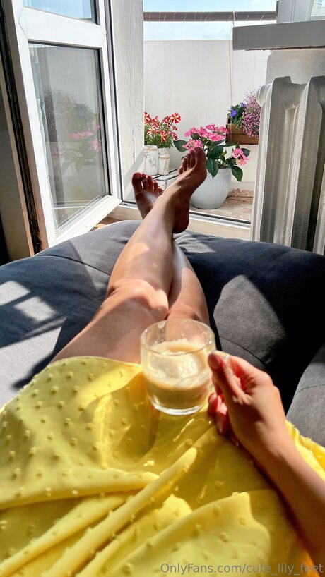 Cute Lily Feet sexy star img