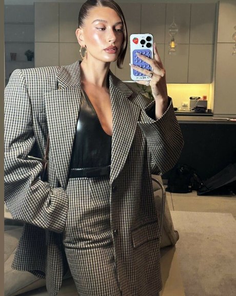 Hailey Baldwin Bieber star pornographic picture