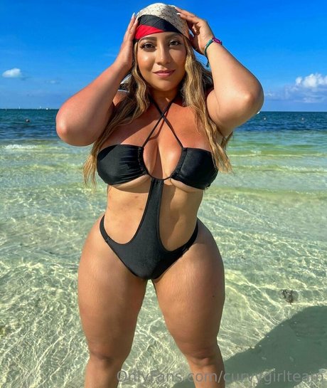 curvygirlteam naked model pictures