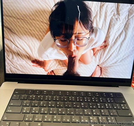 flat chested onlyfans pornos image