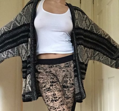 Miss Manganese ASMR model naked photo