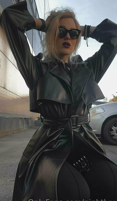 Nightlyy erotic actress img