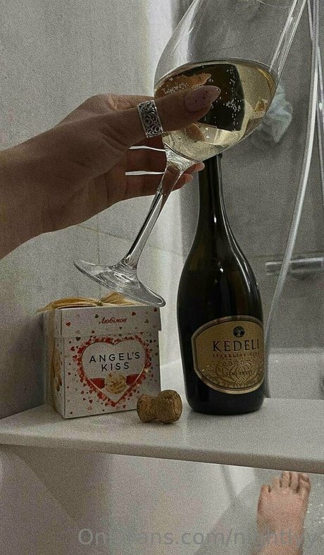 Nightlyy pornographic actress pic