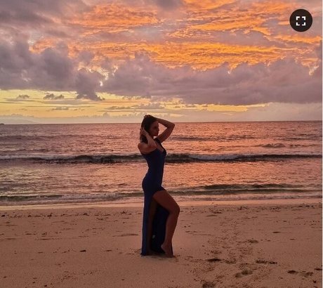 Laure Valee star hot pics