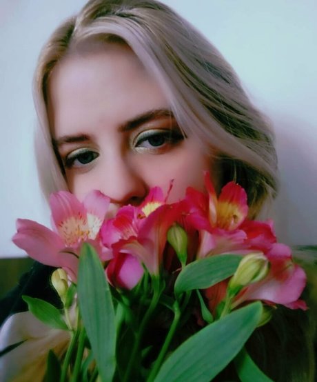 Lissaviip star nude archive