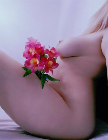 Lissaviip naked actress pic