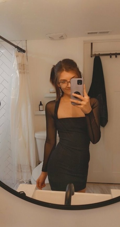 cozysophie model naked images