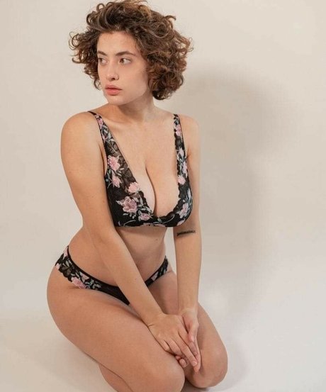 Anna Pittureri exclusive star galleries