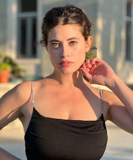 Anna Pittureri model porn pics