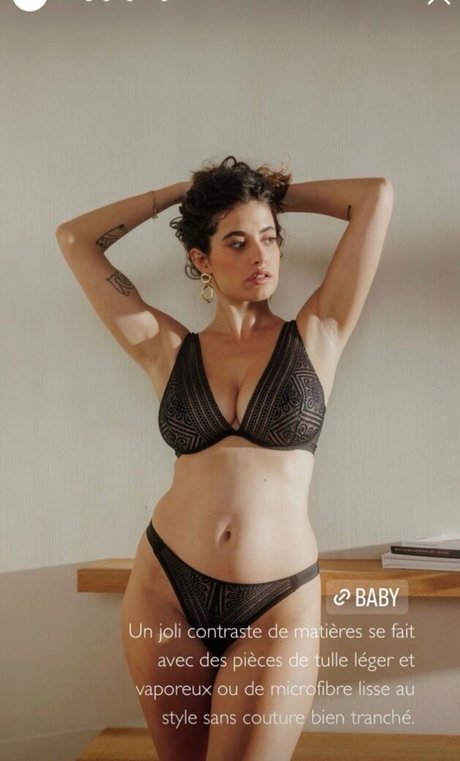 Anna Pittureri sex model gallery