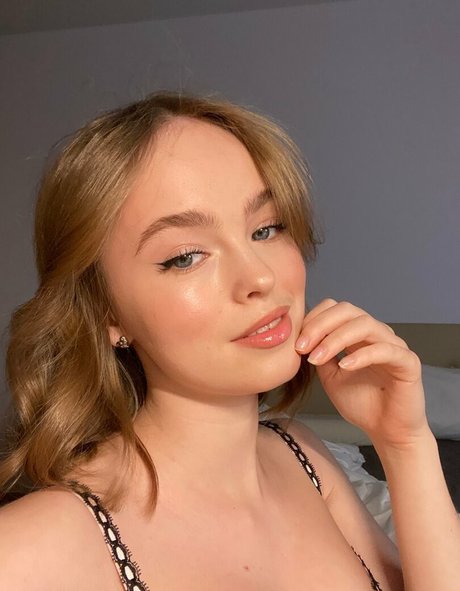 Lumoore model best photos