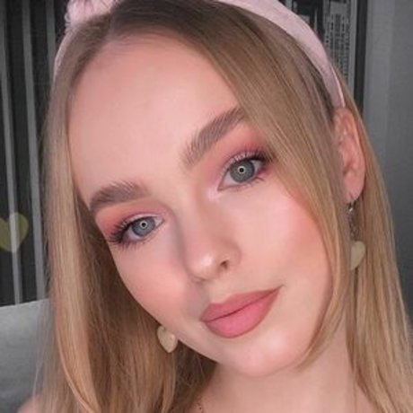 Lumoore nude actress pics