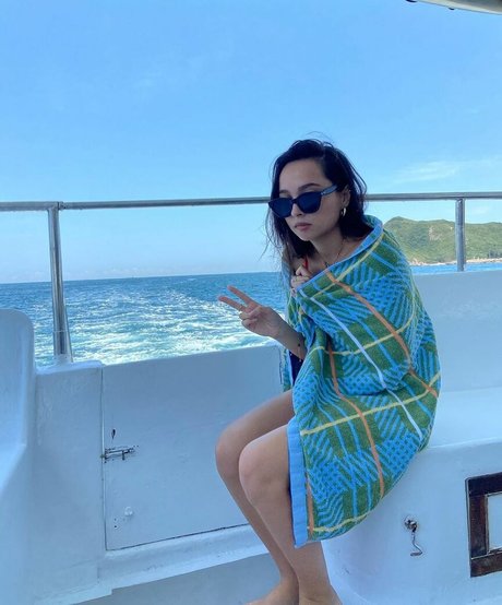 asian shemale onlyfans erotic image