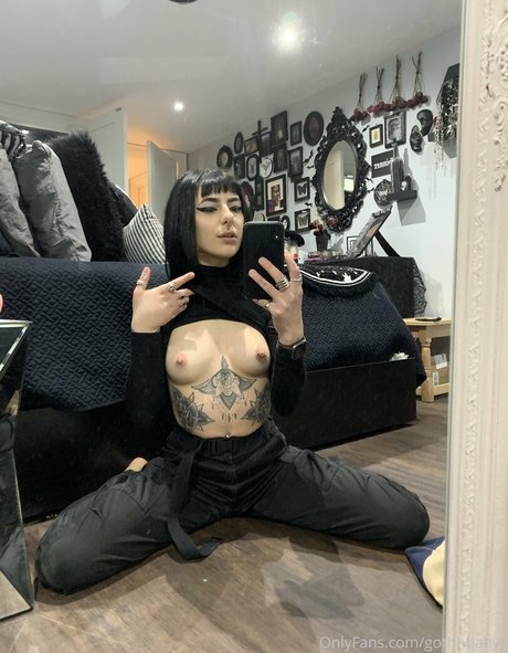 gothhbabyy hot actress photo