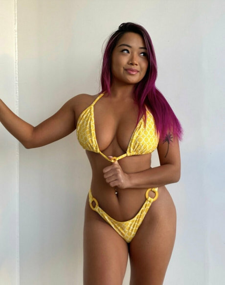 bustylilmegan best model picture