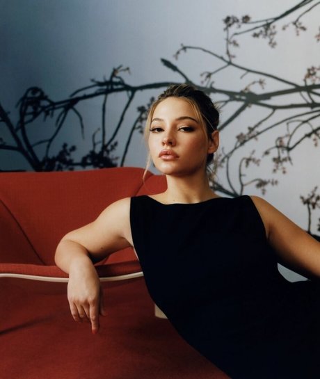 Madelyn Cline pornstar top photo