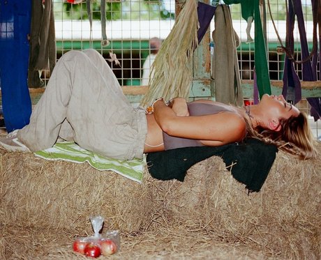 Madelyn Cline Photo Gallery