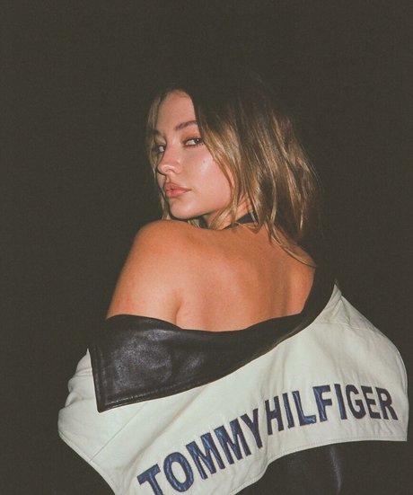 Madelyn Cline nudes model img