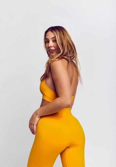 Madelyn Cline hd star pictures