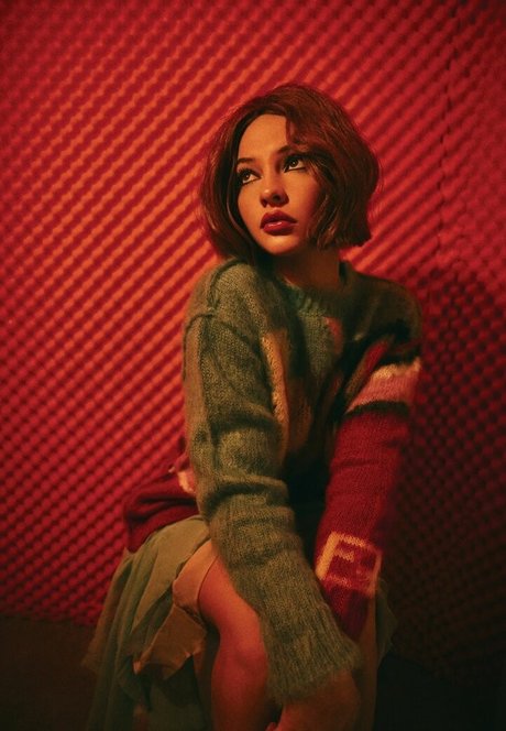 Madelyn Cline art model pictures