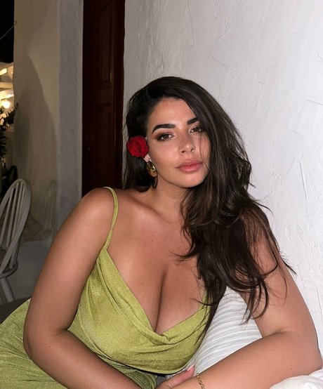 famous onlyfans top picture