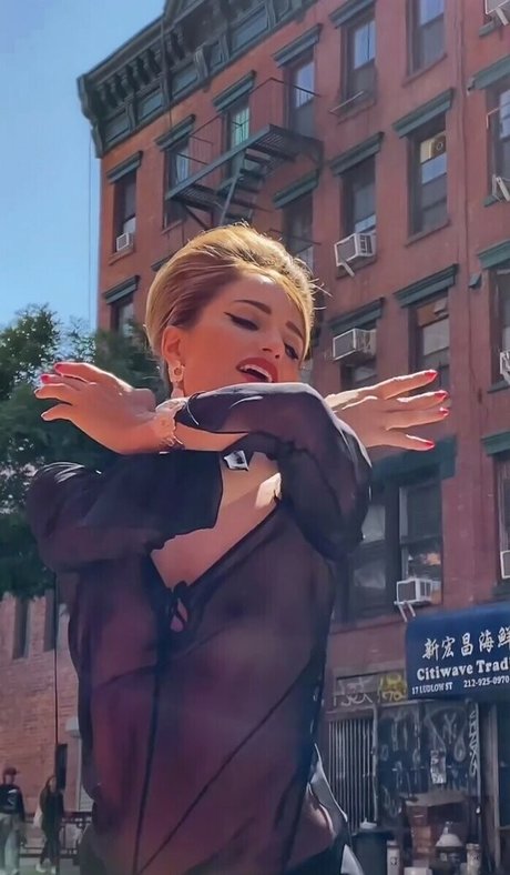 Dianna Agron hot pornstar images