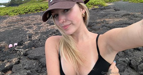 asian couple onlyfans sexy photo