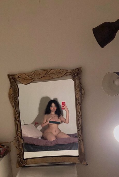 Halola model high quality pic