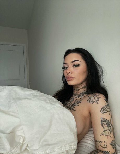 Locallystupid pretty model pics